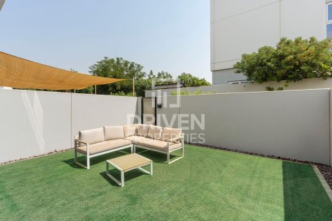 Townhouse in Dubai Land, Dubai, UAE 3 bedrooms, 179 sq.m. № 654306 - photo 1