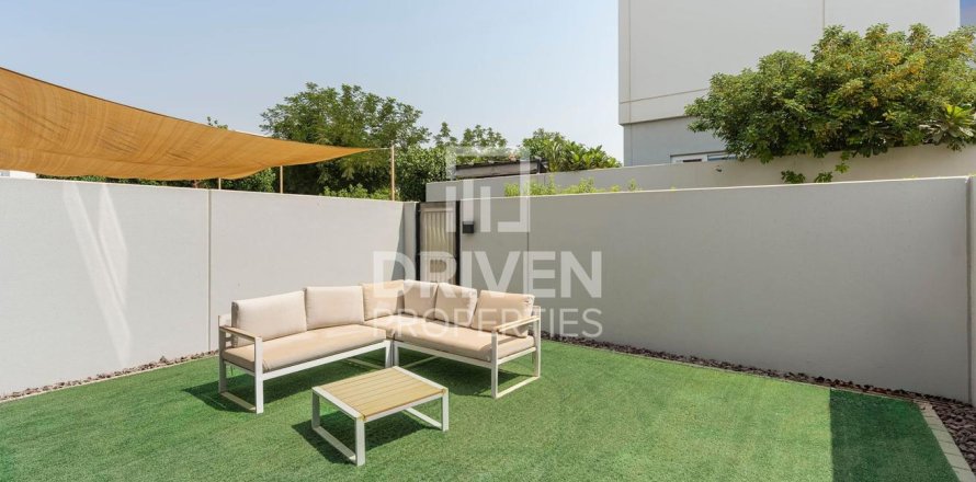 Townhouse in Dubai Land, Dubai, UAE 3 bedrooms, 179 sq.m. № 654306