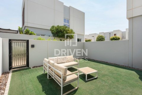 Townhouse in Dubai Land, Dubai, UAE 3 bedrooms, 179 sq.m. № 654306 - photo 10