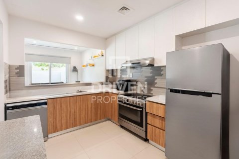 Townhouse in Dubai Land, Dubai, UAE 3 bedrooms, 179 sq.m. № 654306 - photo 9