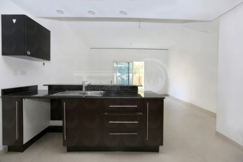 Villa til salg i Al Reef, Abu Dhabi, UAE 2 soveværelser, 170.2 kvm № 731418 - foto 6