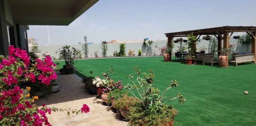 וילה ב Dubai, איחוד האמירויות 4 חדרי שינה, 629.4 מ"ר מספר 710761