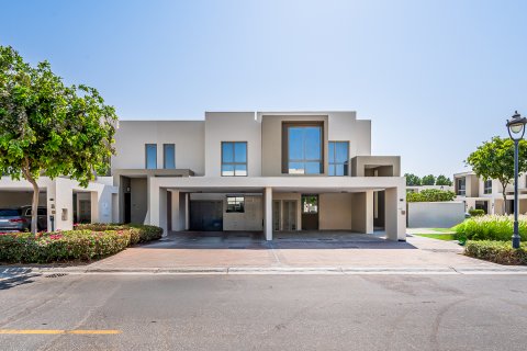 Radový dom v Arabian Ranches 2, Dubai, SAE 3 spálne, 180.88 m2 č. 750639