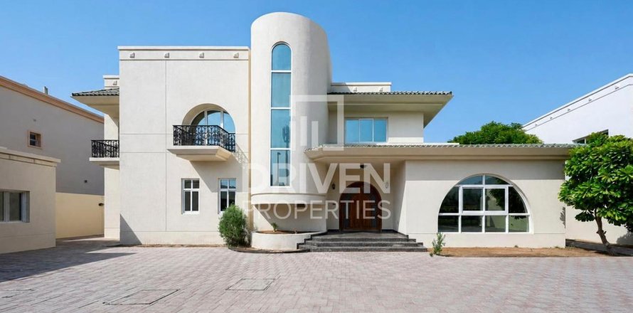 Villa à Al Barsha, Dubai, EAU: 5 chambres, 1394.01 m2 № 754170