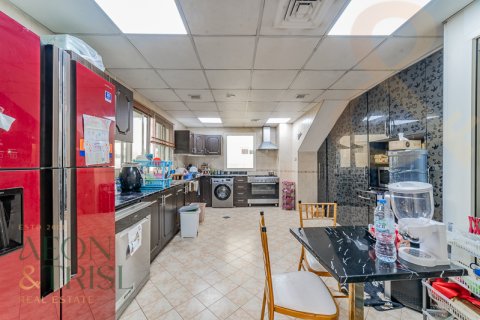 Villa en venta en Jumeirah Village Circle, Dubai, EAU 4 dormitorios, 501 m2 № 648541 - foto 1