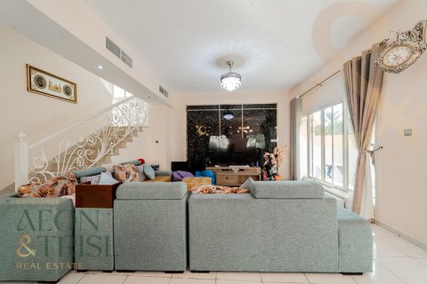 Villa en venta en Jumeirah Village Circle, Dubai, EAU 4 dormitorios, 501 m2 № 648541 - foto 3