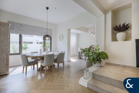 Villa till försäljning i Reem, Dubai, UAE 4 sovrum, 263 kvm Nr. 666318 - fotografi 1