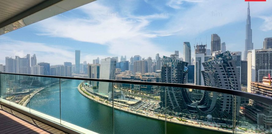 Kattohuoneisto Business Bay, Dubai, Arabiemiraatit 4 makuuhuonetta, 1212.6 m2 № 640395