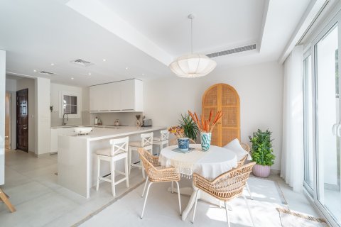 Kaupunkipientalo Dubai, Arabiemiraatit 3 makuuhuonetta, 244 m2 № 698828 - kuva 6