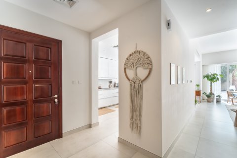 Kaupunkipientalo Dubai, Arabiemiraatit 3 makuuhuonetta, 244 m2 № 698828 - kuva 9