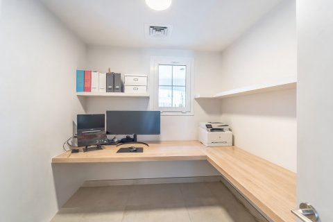 Kaupunkipientalo Dubai, Arabiemiraatit 3 makuuhuonetta, 244 m2 № 698828 - kuva 10