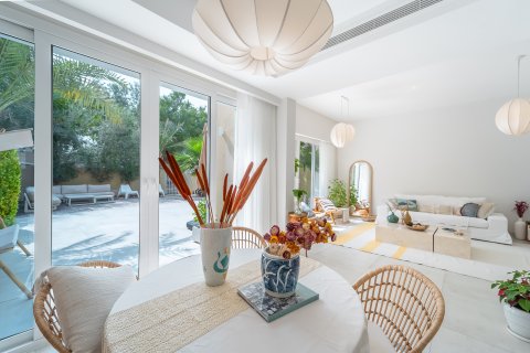 Kaupunkipientalo Dubai, Arabiemiraatit 3 makuuhuonetta, 244 m2 № 698828 - kuva 5