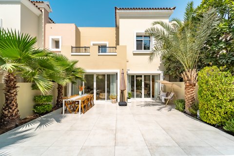 Kaupunkipientalo Dubai, Arabiemiraatit 3 makuuhuonetta, 244 m2 № 698828