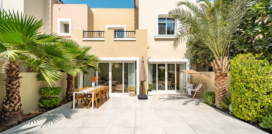 Kaupunkipientalo Dubai, Arabiemiraatit 3 makuuhuonetta, 244 m2 № 698828