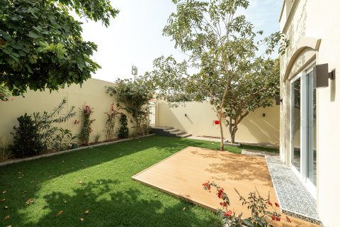 Villa in The Springs, Dubai, UAE 3 bedrooms, 163.88 sq.m. № 748957 - photo 11