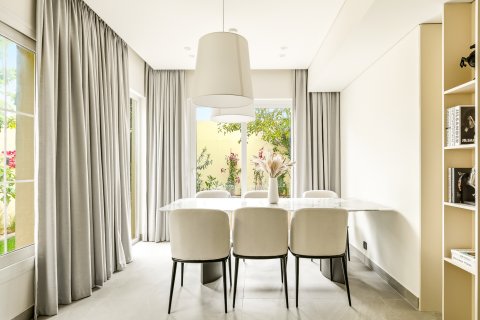 Villa in The Springs, Dubai, UAE 3 bedrooms, 163.88 sq.m. № 748957 - photo 4