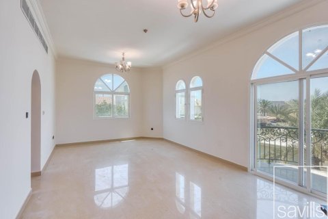 Villa in Umm Suqeim, Dubai, UAE 5 bedrooms, 1848.03 sq.m. № 747860 - photo 2