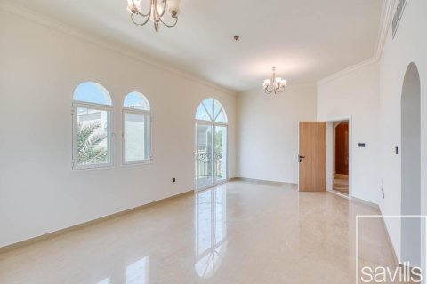 Villa in Umm Suqeim, Dubai, UAE 5 bedrooms, 1848.03 sq.m. № 747860 - photo 3