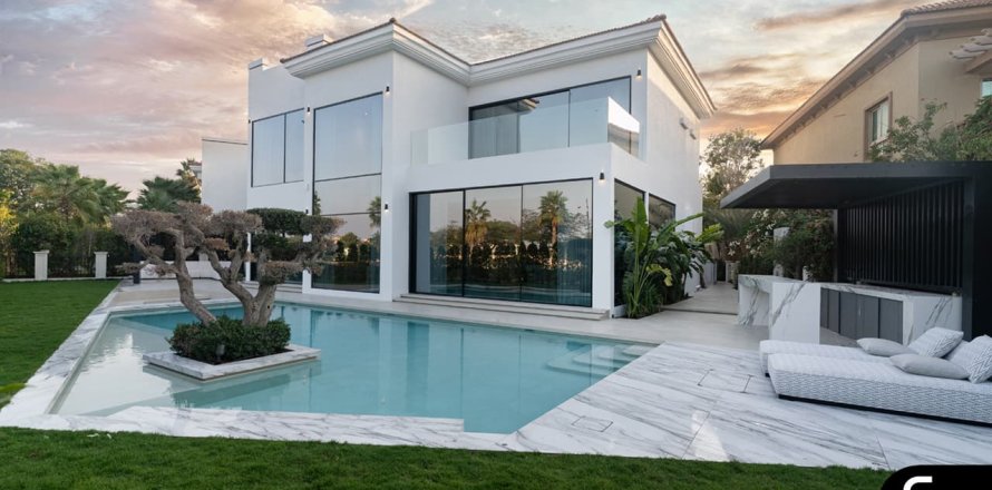 Huvila Jumeirah Islands, Dubai, Arabiemiraatit 5 makuuhuonetta, 548 m2 № 685049