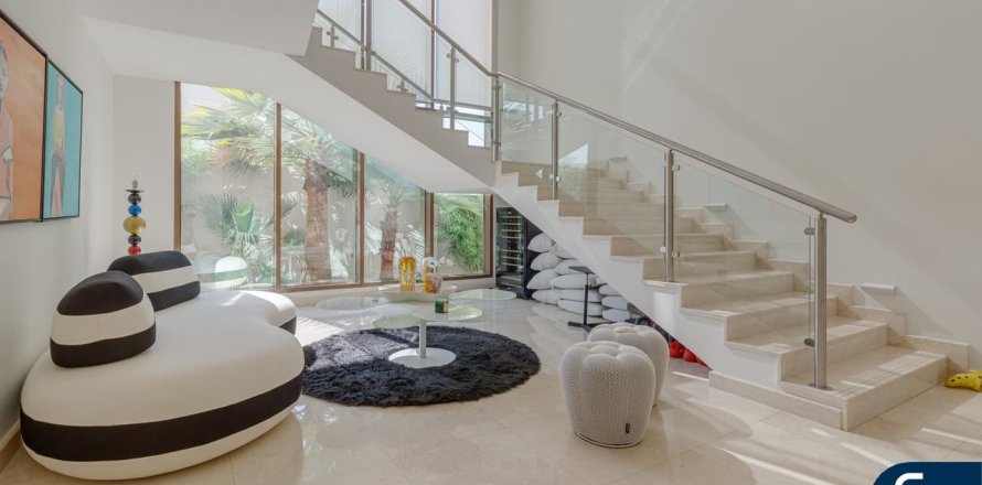 Vilë në Meydan, Dubai, Emiratet e Bashkuara Arabe 5 dhoma gjumi, 697 m2. № 685053