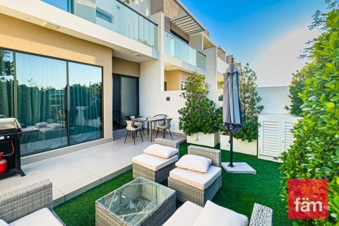 Townhouse in Dubai, UAE 3 bedrooms, 151.6 sq.m. № 721810 - photo 1