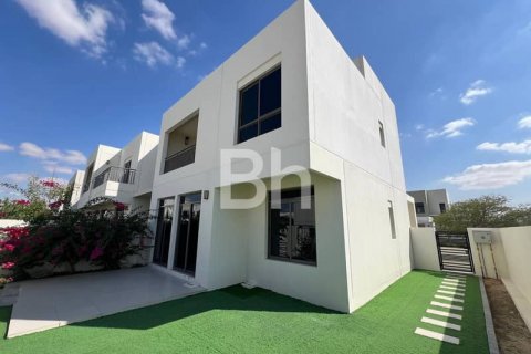 Városi lakóépület itt: Town Square, Dubai, EAE, 4 hálószoba, 218 m², azonosító: 643832 - fénykép 1