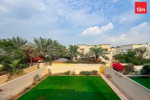 Vilă de vânzare în Dubai, EAU 3 dormitoare, 365.3 mp.  №678997 - poză 2