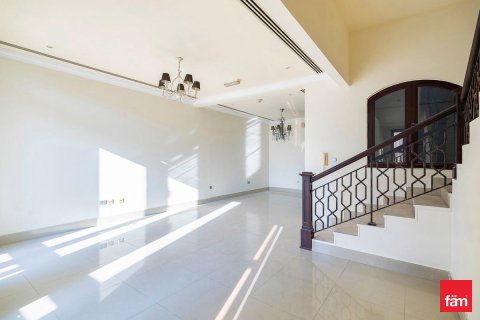 Vilă de închiriat în Dubai, EAU 4 dormitoare, 170.3 mp.  №678998 - poză 2