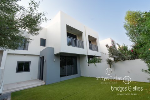 Villa in Dubai Hills Estate, UAE 3 bedrooms, 202.6 sq.m. № 669172 - photo 2