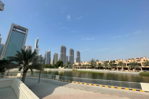 Apartmán v Jumeirah Islands, Dubai, SAE 3 spálne, 260 m2 č. 700148