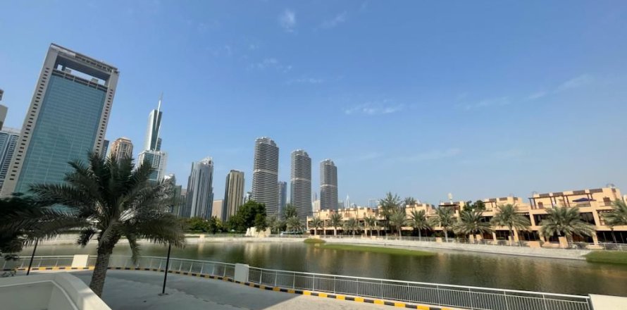 Apartament în Jumeirah Islands, Dubai, EAU 3 dormitoare, 260 mp.  №700148