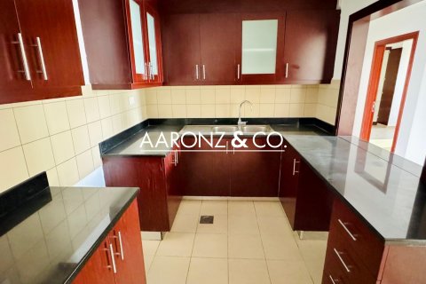 Apartmen di Jumeirah Beach Residence, Dubai, UAE 2 bilik tidur, 130 meter persegi № 706416 - foto 14