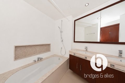 Apartemen di Downtown Dubai (Downtown Burj Dubai), UEA 2 kamar tidur, 135 m2 nomor 706417 - foto 16