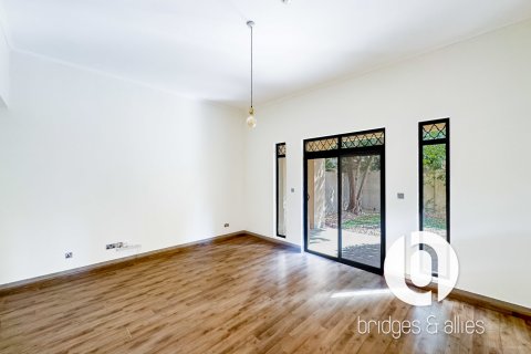 Apartmen di Old Town, Dubai, UAE 1 bilik tidur, 242 meter persegi № 706418 - foto 4