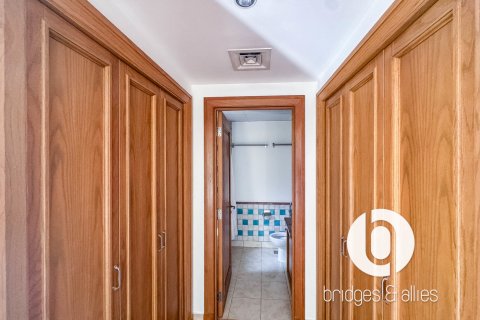 Apartmen di Old Town, Dubai, UAE 1 bilik tidur, 242 meter persegi № 706418 - foto 16