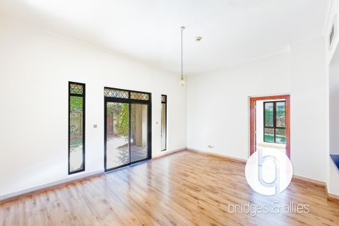 Apartmen di Old Town, Dubai, UAE 1 bilik tidur, 242 meter persegi № 706418 - foto 8