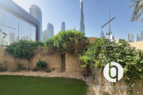Apartmen di Old Town, Dubai, UAE 1 bilik tidur, 242 meter persegi № 706418 - foto 10