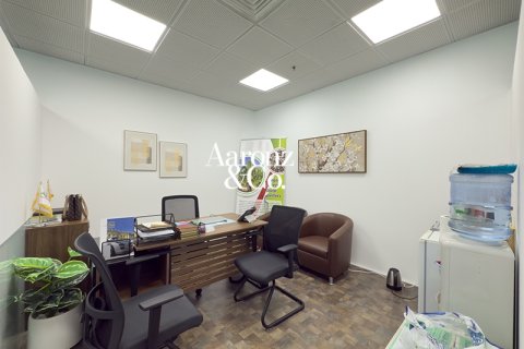 Office in Business Bay, Dubai, UAE 107 sq.m. № 706415 - photo 4