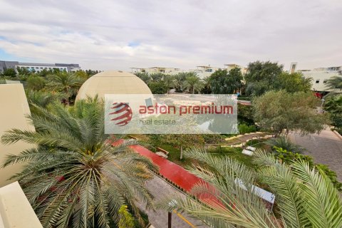 Vilë në The Sustainable City, Dubai, Emiratet e Bashkuara Arabe 4 dhoma gjumi, 353 m2. № 696571