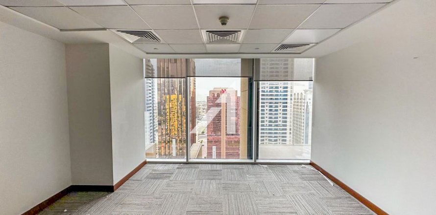 Iroda itt: Sheikh Zayed Road, Dubai, EAE, 145 m², azonosító: 696566