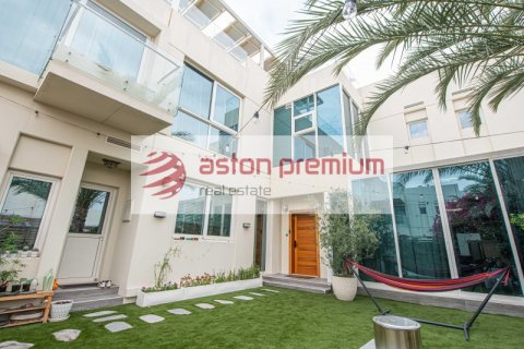 Villa à vendre à  The Sustainable City, Dubai, EAU 4 chambres, 353 m2 № 696572 - photo 1