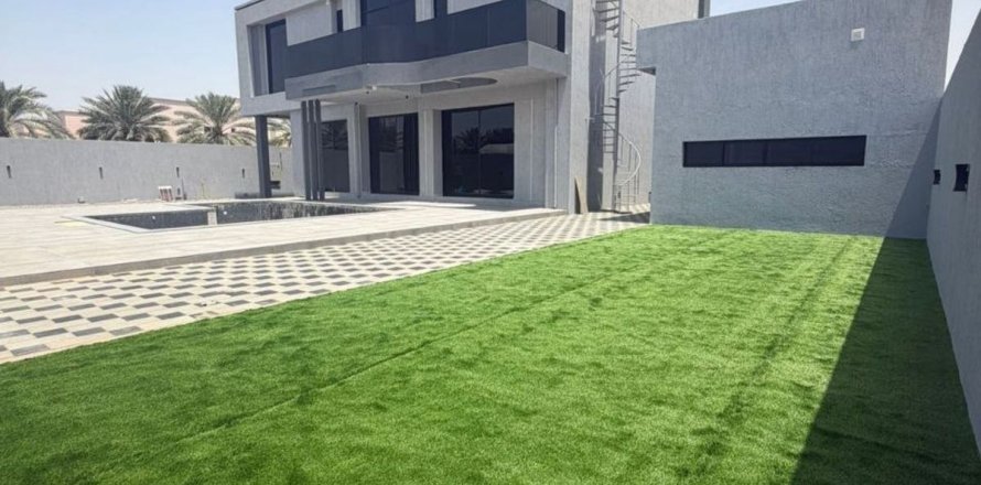 Vilë në Dubai, Emiratet e Bashkuara Arabe 5 dhoma gjumi, 930 m2. № 714965
