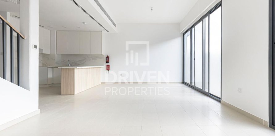 Adosado en Dubai Land, Dubai, EAU 3 dormitorios, 208 m² № 684252