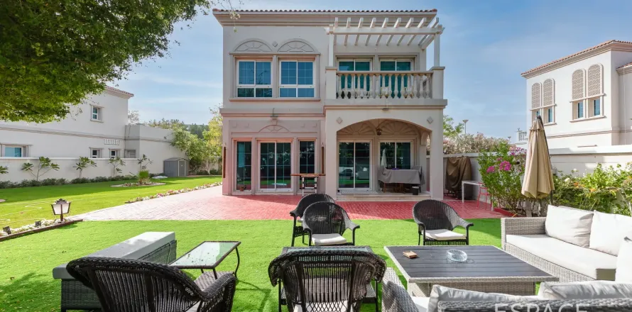 Maison de ville à Jumeirah Village Triangle, Dubai, EAU: 2 chambres, 275 m2 № 661236