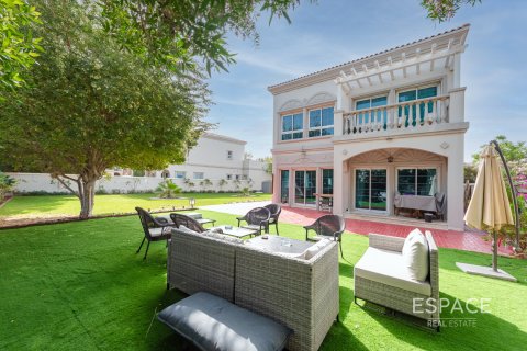 Maison de ville à louer à Jumeirah Village Triangle, Dubai, EAU 2 chambres, 275 m2 № 661236 - photo 19