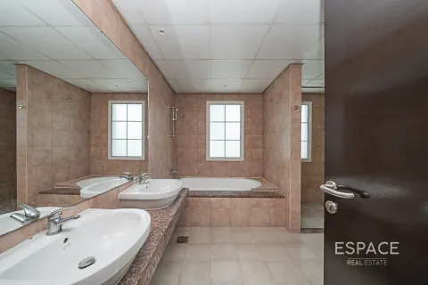 Maison de ville à louer à Jumeirah Village Triangle, Dubai, EAU 2 chambres, 275 m2 № 661236 - photo 9