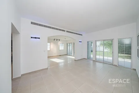 Maison de ville à louer à Jumeirah Village Triangle, Dubai, EAU 2 chambres, 275 m2 № 661236 - photo 2