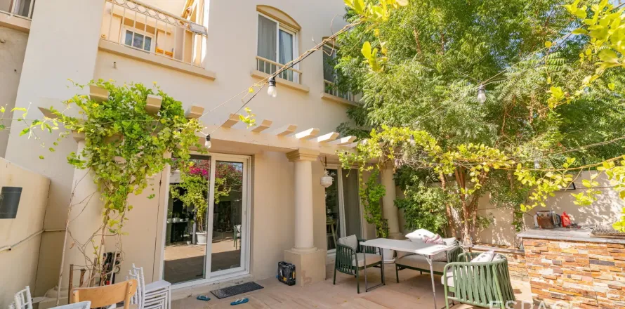 Villa i The Springs, Dubai, UAE 2 soveværelser, 153 kvm № 661232