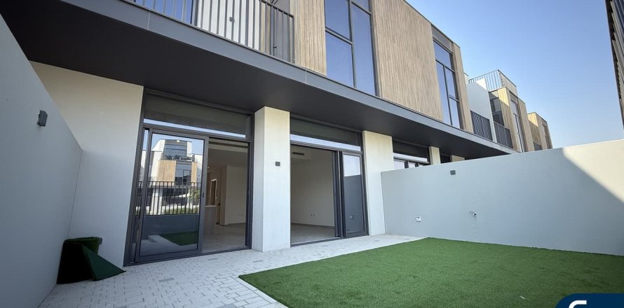 Shtëpi në qytet në Mudon, Dubai, Emiratet e Bashkuara Arabe 3 dhoma gjumi, 168 m2. № 685123