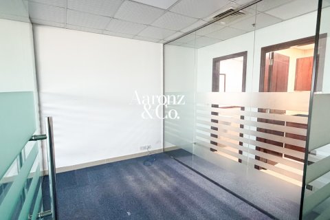 Oficiu de vânzare în Jumeirah Lake Towers, Dubai, EAU 113 mp.  №705560 - poză 6